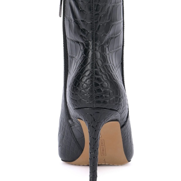 NWT Vince Camuto Allost Pointed Toe Bootie - Picture 2 of 11